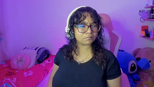 Snapshot of im_angels77 chatting on 12/16/25, 03:33 im angels77 online show from 12/16/25, 03:33