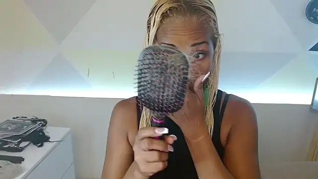 Snapshot of NatashaDormat chatting on 11/11/25, 01:22 NatashaDormat online show from 11/11/25, 01:22