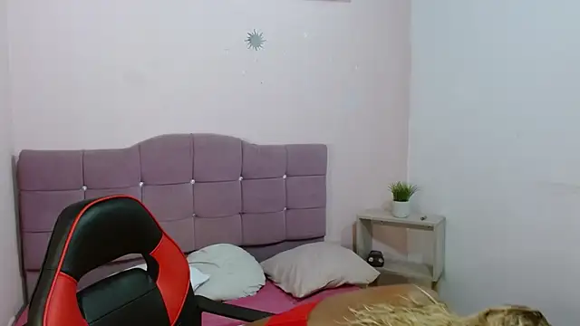 Snapshot of NatashaDormat chatting on 12/15/25, 02:49 NatashaDormat online show from 12/15/25, 02:49