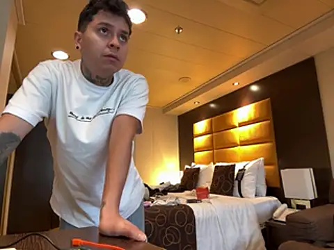 Snapshot of crazyrabbits chatting on 02/01/25, 12:37 crazyrabbits online show from 02/01/25, 12:37