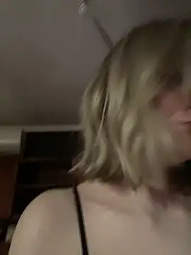 Snapshot of Alisa_Rise chatting on 03/08/25, 05:17 Alisa Rise online show from 03/08/25, 05:17