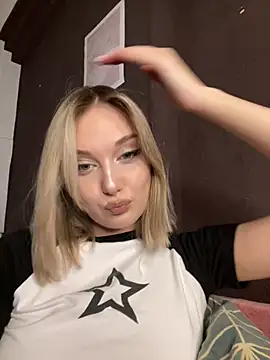 Snapshot of Alisa_Rise chatting on 03/16/25, 06:44 Alisa Rise online show from 03/16/25, 06:44