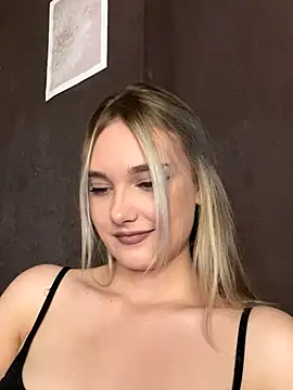 Snapshot of Alisa_Rise chatting on 10/01/25, 02:34 Alisa Rise online show from 10/01/25, 02:34