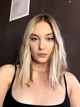 Snapshot of Alisa_Rise chatting on 10/02/25, 12:01 Alisa Rise online show from 10/02/25, 12:01