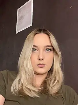 Snapshot of Alisa_Rise chatting on 10/11/25, 02:37 Alisa Rise online show from 10/11/25, 02:37