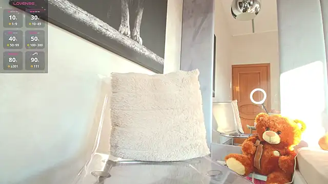 Snapshot of Mia__Milan chatting on 02/11/25, 06:51 Mia Milan online show from 02/11/25, 06:51