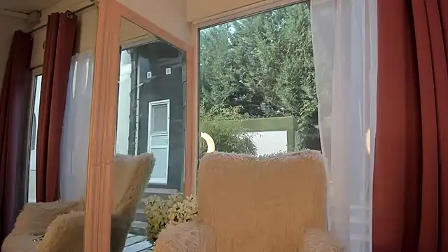 Snapshot of Mia__Milan chatting on 10/10/25, 06:34 Mia Milan online show from 10/10/25, 06:34