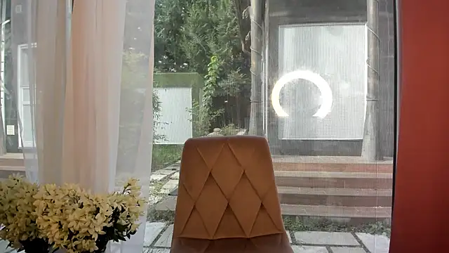 Snapshot of Mia__Milan chatting on 10/23/25, 08:02 Mia Milan online show from 10/23/25, 08:02