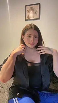 kamel-ayesha online show from 11/18/25, 05:28