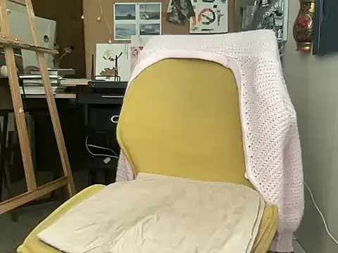 Snapshot of naughtyonbicycle chatting on 11/16/25, 02:44 naughtyonbicycle online show from 11/16/25, 02:44