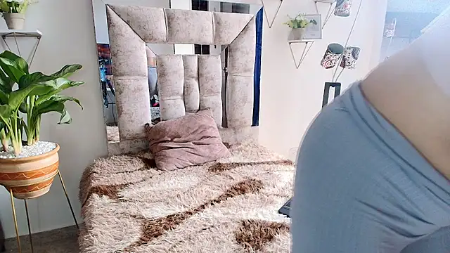 Snapshot of mariana_cruzz chatting on 11/27/25, 02:52 mariana cruzz online show from 11/27/25, 02:52