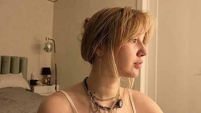 Snapshot of bonnyfloweer chatting on 05/17/26, 06:37 bonnyfloweer online show from 05/17/26, 06:37
