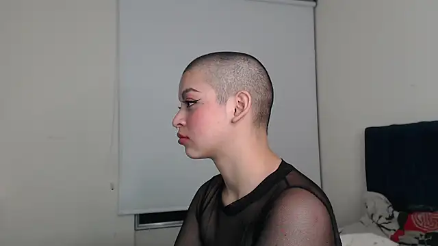 Snapshot of Bitsy_Messy chatting on 02/15/25, 10:33 Bitsy Messy online show from 02/15/25, 10:33