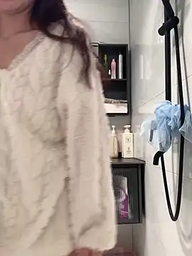 Snapshot of Aimeil chatting on 01/08/25, 02:03 Aimeil online show from 01/08/25, 02:03