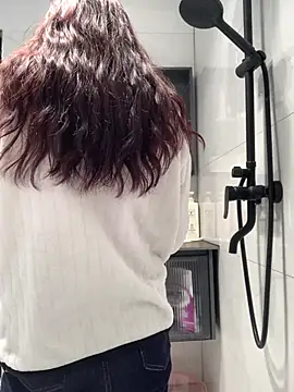 Snapshot of Aimeil chatting on 01/13/25, 02:42 Aimeil online show from 01/13/25, 02:42