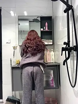 Snapshot of Aimeil chatting on 01/17/25, 11:06 Aimeil online show from 01/17/25, 11:06