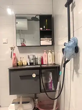 Snapshot of Aimeil chatting on 03/01/25, 02:37 Aimeil online show from 03/01/25, 02:37