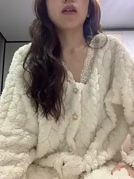 Snapshot of Aimeil chatting on 03/10/25, 01:32 Aimeil online show from 03/10/25, 01:32