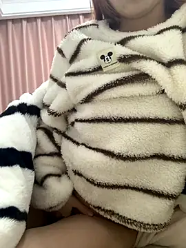 Snapshot of Aimeil chatting on 12/14/25, 06:45 Aimeil online show from 12/14/25, 06:45