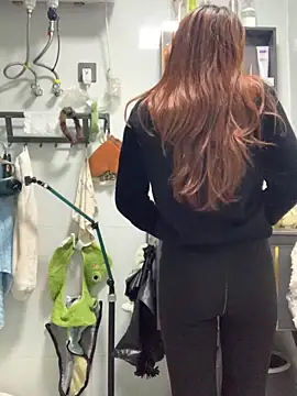 Snapshot of Aimeil chatting on 12/22/25, 03:31 Aimeil online show from 12/22/25, 03:31