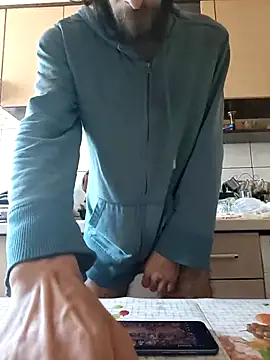 Snapshot of vulpe8400 chatting on 09/21/25, 09:44 vulpe8400 online show from 09/21/25, 09:44