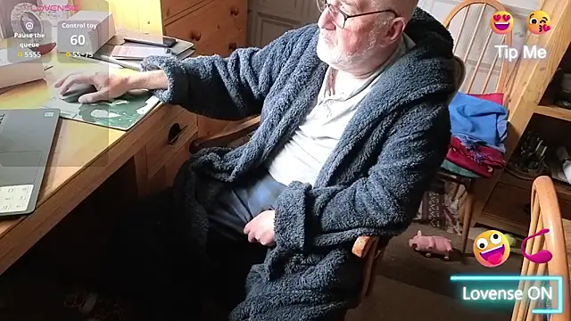 Adamdaddybear online show from 09/14/25, 08:46