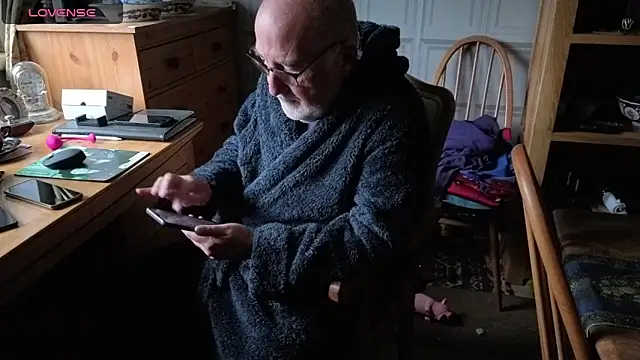 Adamdaddybear online show from 10/03/25, 07:49