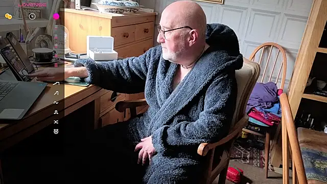 Adamdaddybear online show from 10/08/25, 07:50