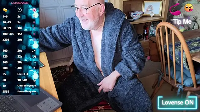 Adamdaddybear online show from 10/09/25, 08:12