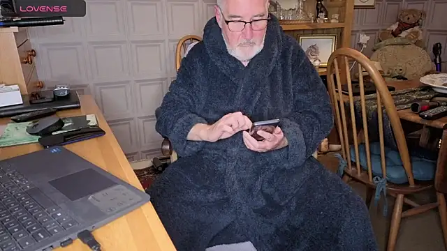 Adamdaddybear online show from 10/16/25, 08:10