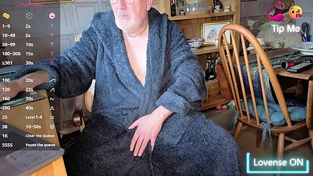 Adamdaddybear online show from 10/22/25, 07:41