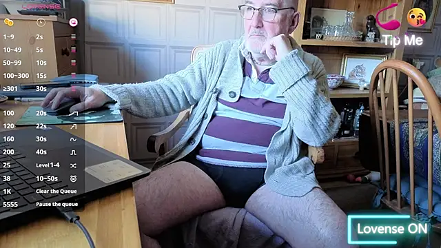 Adamdaddybear online show from 10/24/25, 01:51