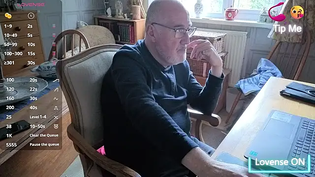 Adamdaddybear online show from 11/13/25, 03:00