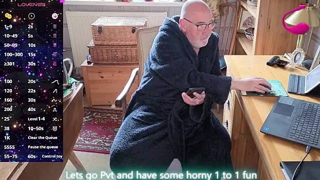 Snapshot of Adamdaddybear chatting on 04/20/26, 07:33 Adamdaddybear online show from 04/20/26, 07:33