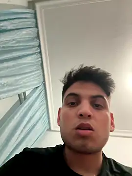 Snapshot of VzlnBoy2002 chatting on 12/03/25, 12:40 VzlnBoy2002 online show from 12/03/25, 12:40