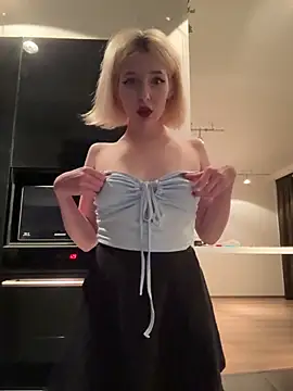 XMelissaX online show from 05/17/26, 09:33