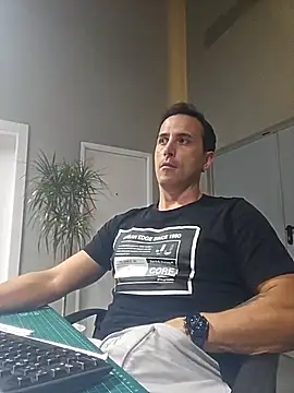 Lucas   81 online show from 11/12/25, 07:35