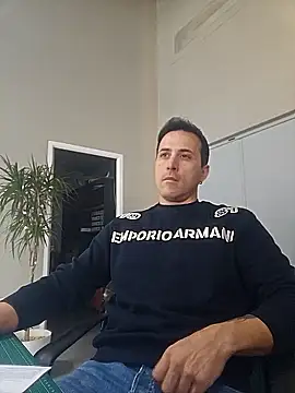 Snapshot of Lucas___81 chatting on 12/22/25, 10:23 Lucas 81 online show from 12/22/25, 10:23