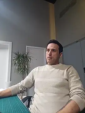 Snapshot of Lucas___81 chatting on 03/04/26, 07:20 Lucas 81 online show from 03/04/26, 07:20