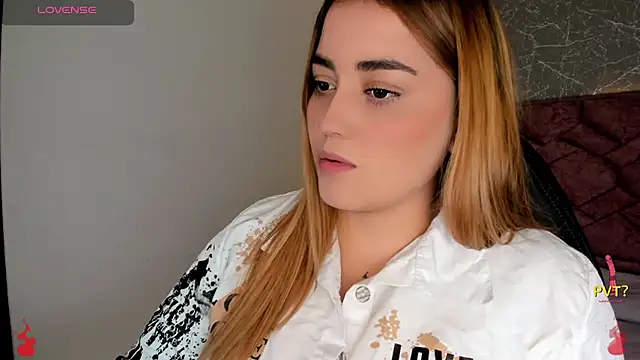 Lucia star   online show from 01/04/25, 02:25