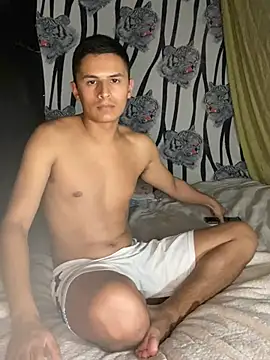 Snapshot of Romax2 chatting on 02/21/25, 04:40 Romax2 online show from 02/21/25, 04:40