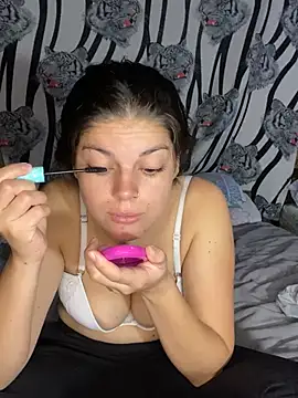 Snapshot of Romax2 chatting on 03/13/25, 06:45 Romax2 online show from 03/13/25, 06:45