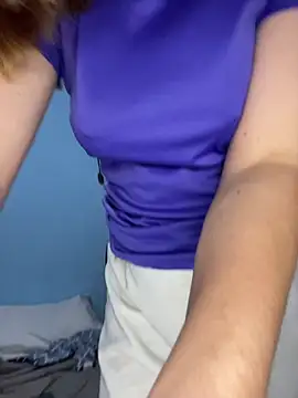 Snapshot of Romax2 chatting on 11/29/25, 07:11 Romax2 online show from 11/29/25, 07:11