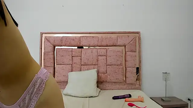 Snapshot of MAVIE_IVANOVA chatting on 01/25/25, 01:54 MAVIE IVANOVA online show from 01/25/25, 01:54