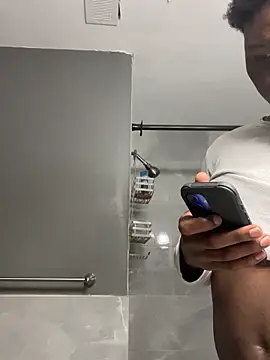 Snapshot of Festivitiesking1 chatting on 11/03/25, 01:23 Festivitiesking1 online show from 11/03/25, 01:23