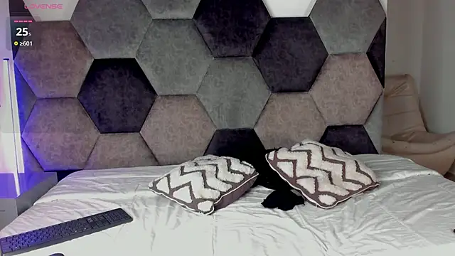 Latrellx7 online show from 03/26/26, 03:34