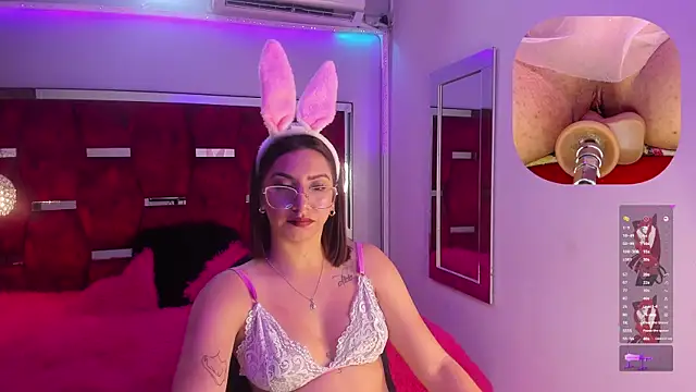 Snapshot of CamilaVegas_ chatting on 01/21/25, 02:05 CamilaVegas online show from 01/21/25, 02:05