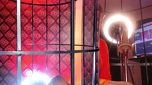 Snapshot of CamilaVegas_ chatting on 10/31/25, 03:46 CamilaVegas online show from 10/31/25, 03:46