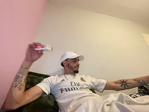 Rebeu313 online show from 04/19/26, 03:17