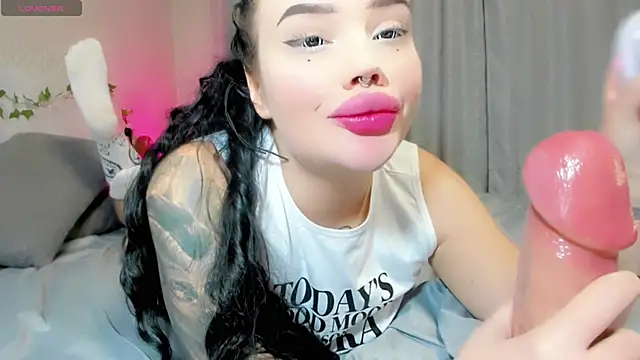 Aira vi online show from 10/13/25, 02:06